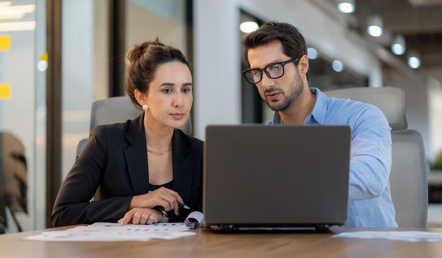 Future business planning with data-driven insights. A male project leader works with a diverse female team in a high-tech office, discussing finance, strategy, and innovation. Corporate leadership, collaboration, and digital transformation in action.